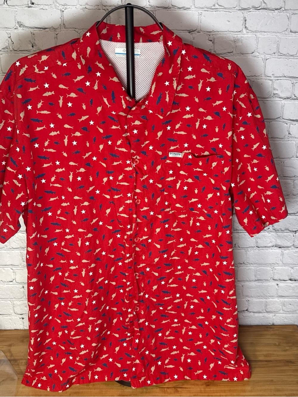 Columbia Red Short-Sleeve Fish & Star Print Casual Button-Down Shirt